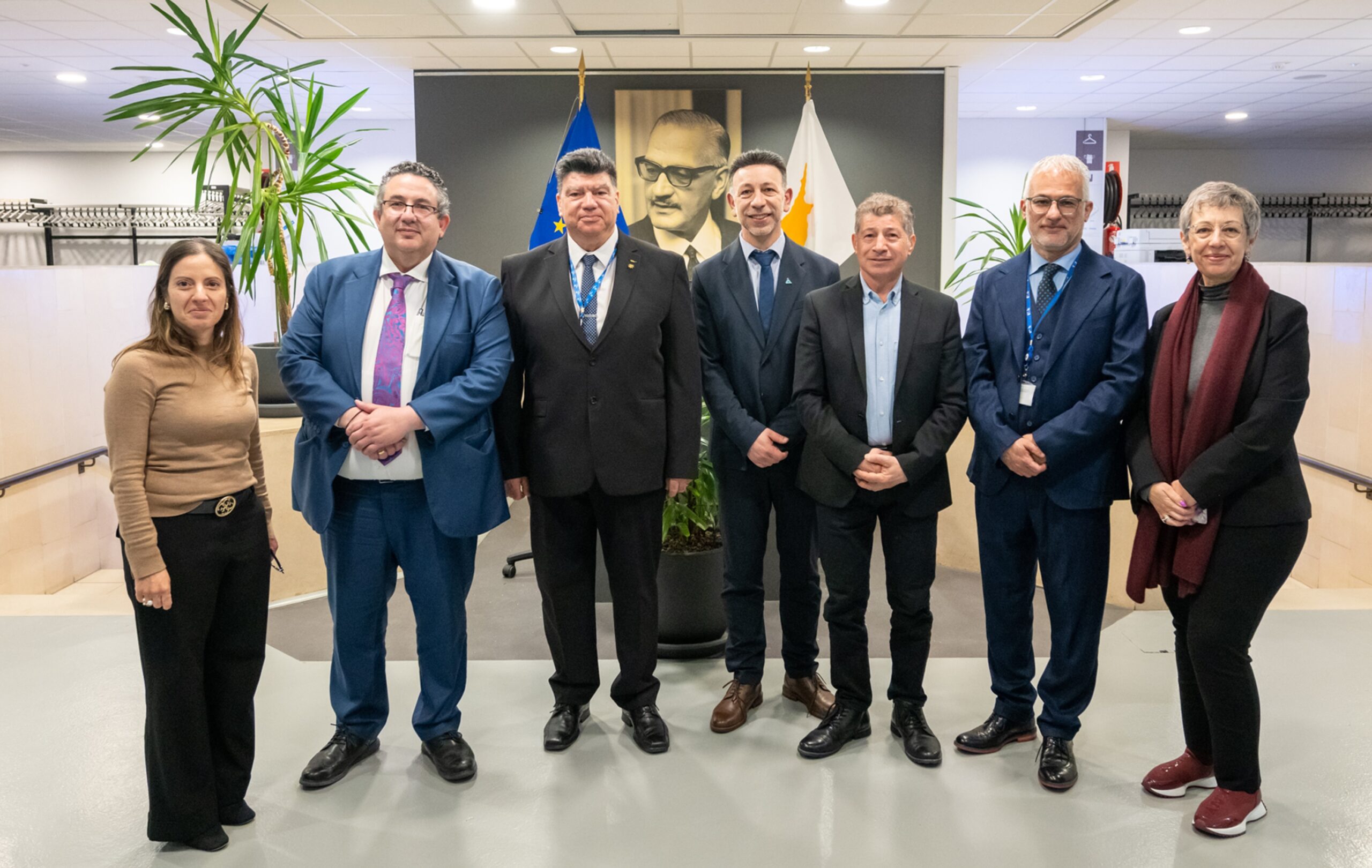 &Epsilon;&Pi;&Iota;&Kappa;&Epsilon;&Phi;&Alpha;&Lambda;&Eta;&Sigma; &Epsilon;&Pi;&Iota;&Sigma;&Tau;&Eta;&Mu;&Omicron;&Nu;&Alpha;&Sigma;: &Pi;&alpha;&rho;&omicron;&upsilon;&sigma;ί&alpha;&sigma;&epsilon; έ&rho;&epsilon;&upsilon;&nu;&alpha; &sigma;&epsilon; &sigma;&upsilon;&nu;έ&delta;&rho;&iota;&omicron; &alpha;&iota;&mu;&alpha;&tau;&omicron;&lambda;&omicron;&gamma;ί&alpha;&sigmaf; &kappa;&alpha;&iota; &sigma;&upsilon;&nu;ά&nu;&tau;&eta;&sigma;&eta; &tau;&eta;&sigmaf; &Epsilon;&Epsilon; &gamma;&iota;&alpha; &Tau;&epsilon;&chi;&nu;&eta;&tau;ή &Nu;&omicron;&eta;&mu;&omicron;&sigma;ύ&nu;&eta; &kappa;&alpha;&iota; &epsilon;&kappa;&pi;&alpha;ί&delta;&epsilon;&upsilon;&sigma;&eta;