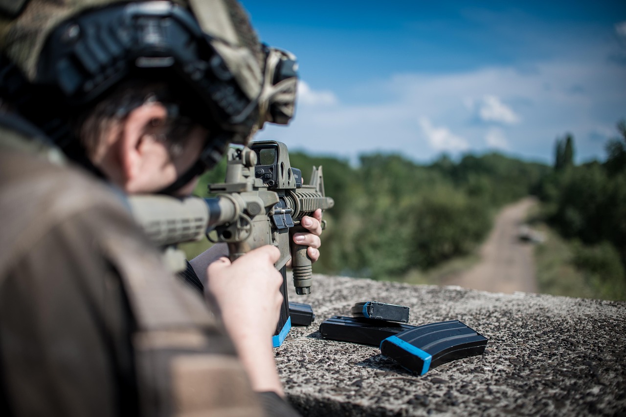 &Delta;&Iota;&Epsilon;&Theta;&Nu;&Eta;&Sigma; &Alpha;&Mu;&Nu;&Eta;&Sigma;&Tau;&Iota;&Alpha;: &Tau;&omicron; &Iota;&rho;ά&nu; &sigma;&tau;&rho;&alpha;&tau;&omicron;&lambda;&omicron;&gamma;&epsilon;ί &pi;&alpha;&iota;&delta;&iota;ά &mu;ό&lambda;&iota;&sigmaf; 12 &epsilon;&tau;ώ&nu;