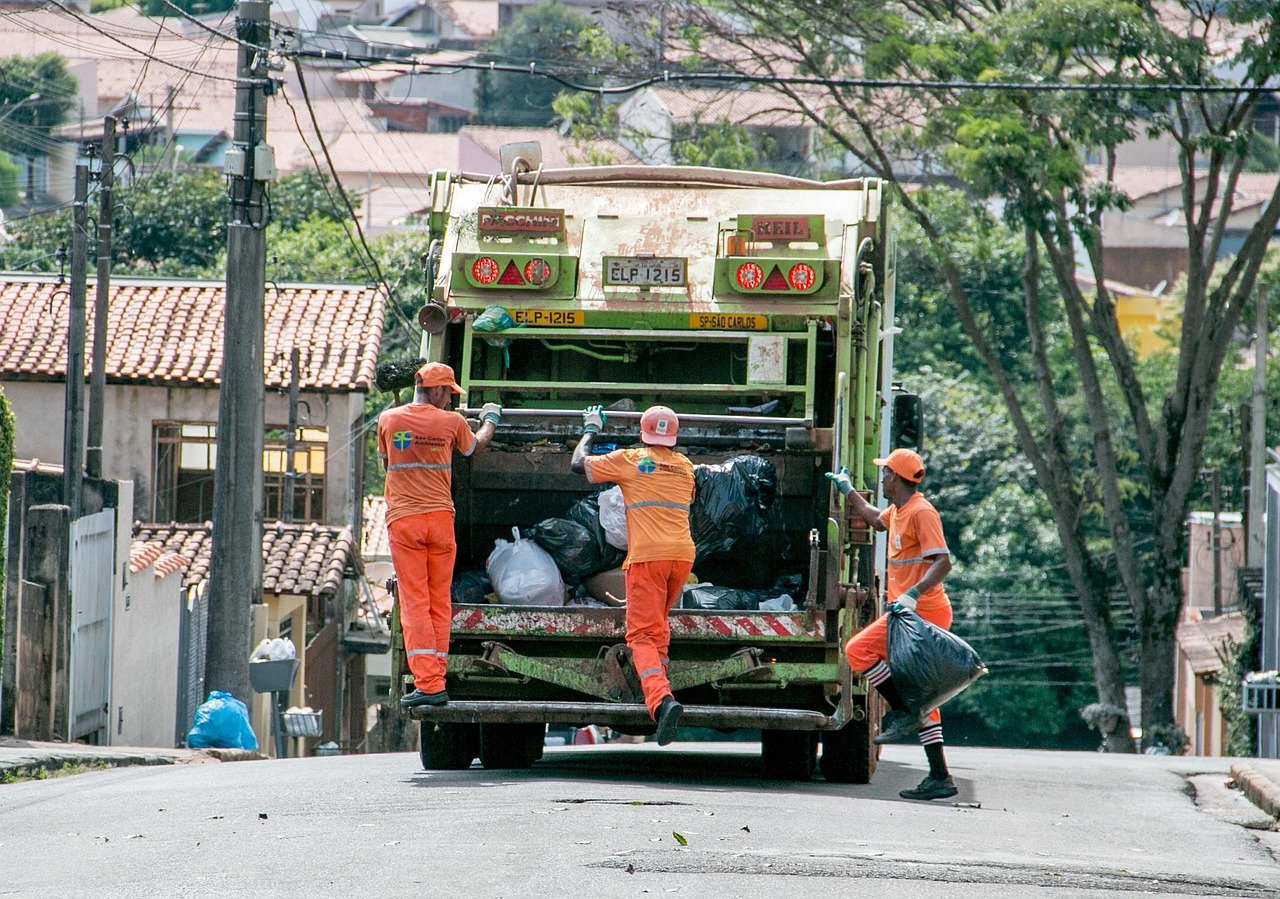 &Delta;&Eta;&Mu;&Omicron;&Sigma; &Lambda;&Epsilon;&Upsilon;&Kappa;&Omega;&Sigma;&Iota;&Alpha;&Sigma;: &Nu;έ&alpha; &eta;&mu;&epsilon;&rho;&omicron;&mu;&eta;&nu;ί&alpha; &alpha;&pi;&omicron;&kappa;&omicron;&mu;&iota;&delta;ή&sigmaf; &sigma;&kappa;&upsilon;&beta;ά&lambda;&omega;&nu; &lambda;ό&gamma;&omega; &tau;&eta;&sigmaf; &alpha;&rho;&gamma;ί&alpha;&sigmaf; &tau;&eta;&sigmaf; 1&eta;&sigmaf; &Mu;&alpha;ΐ&omicron;&upsilon;
