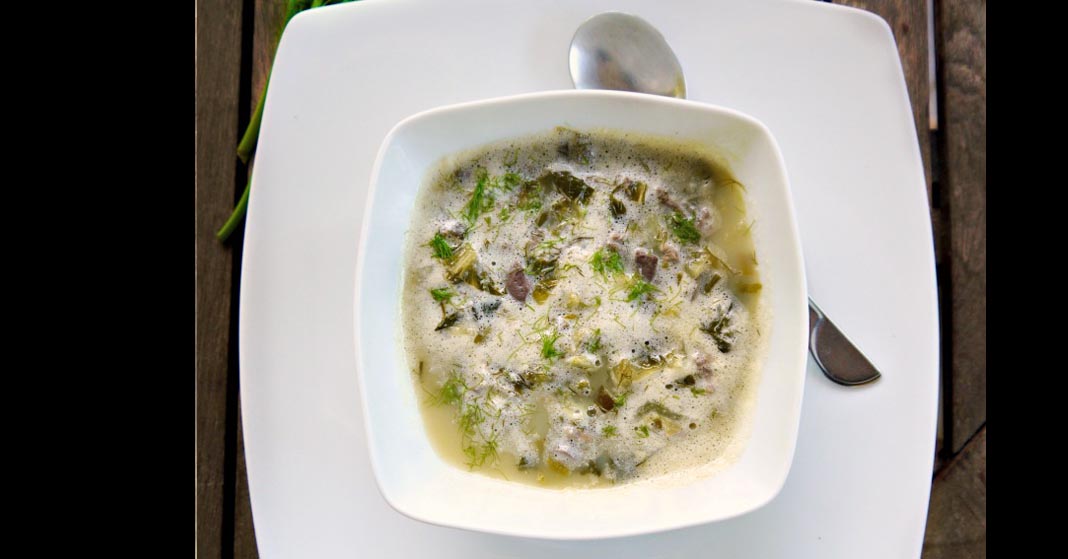 ΜΑΓΕΙΡΙΤΣΑ: Το Πασχαλινό έθιμο που χωρίζει… λάτρεις και αντιρρησίες στο βράδυ της Ανάστασης