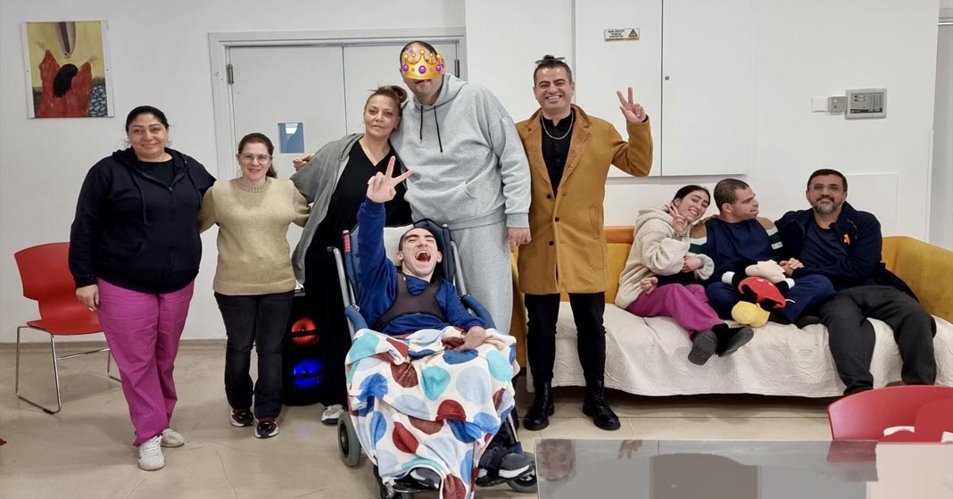 ΧΡΙΣΤΟΣ ΤΕΛΕΒΑΝΤΟΣ: Έφερε μουσική και ζεστασιά στο Ιασόνειο Ίδρυμα-(Φώτο-Βίντεο)