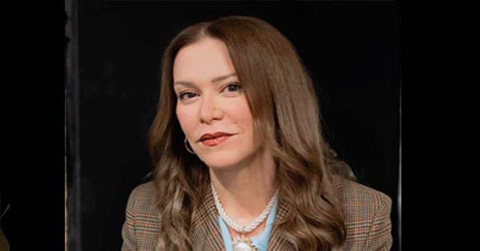 ΔΑΦΝΗ ΝΙΚΗΤΑ: Παρουσιάζει το νέο της έργο «Η Κόκκινη Κοιλάδα»