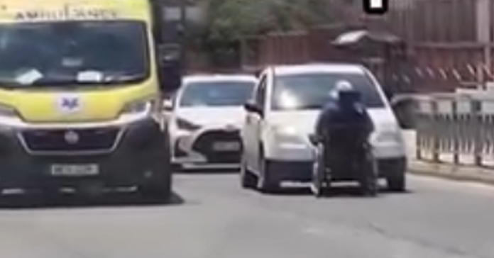 ΛΕΜΕΣΟΣ: Περιστατικό επικίνδυνης κίνησης στον δρόμο με εμπλοκή αμαξιδίου και οχημάτων-(Βίντεο)