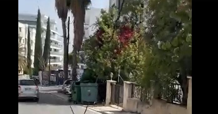 ΛΕΥΚΩΣΙΑ ΣΤΟ ΚΟΚΚΙΝΟ: Καλώδιο έπεσε στον δρόμο – Τι συνέβη στην οδό 25ης Μαρτίου-(Βίντεο)