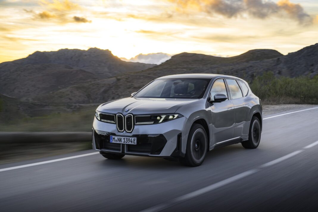 Η BMW σαρώνει τα διεθνή βραβεία με πρωταγωνιστή τη νέα iX3