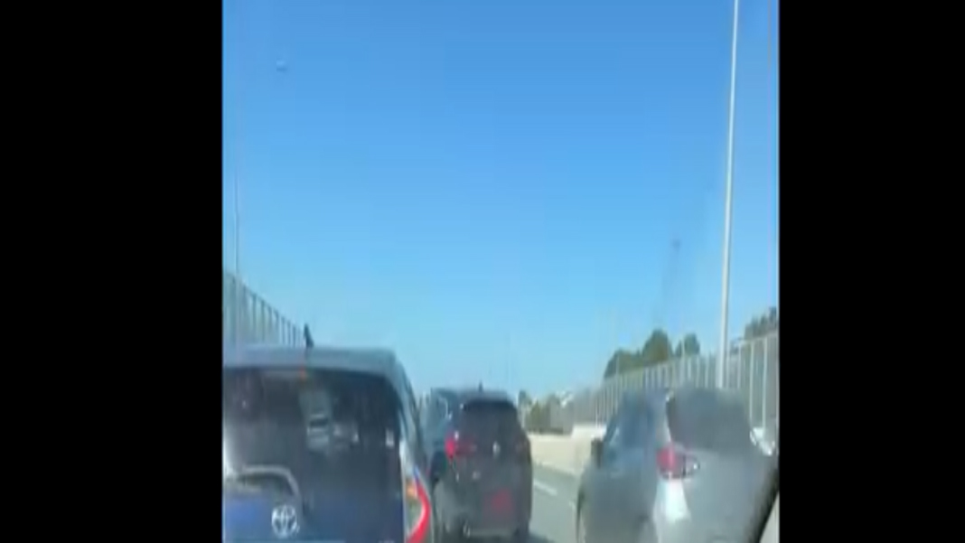 ΛΕΜΕΣΟΣ: Χάος στον κυκλικό κόμβο Πολεμιδιών – Οδηγοί μπλοκάρουν την έξοδο και αυξάνουν τον κίνδυνο τροχαίων (Βίντεο)