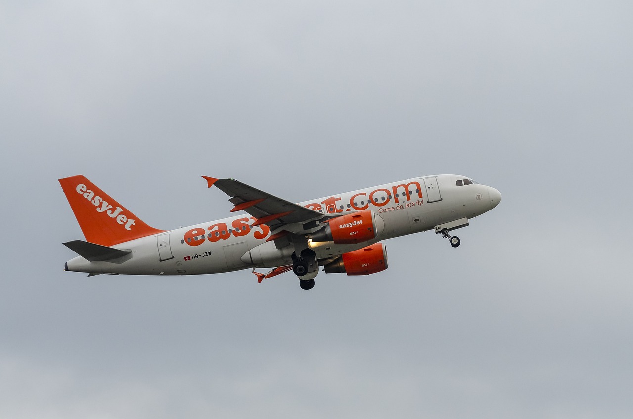EASY JET: &Zeta;&eta;&mu;&iota;έ&sigmaf; &alpha;&upsilon;&xi;&eta;&mu;έ&nu;&epsilon;&sigmaf; &kappa;&alpha;&tau;ά 27% &lambda;ό&gamma;&omega; &kappa;&alpha;&upsilon;&sigma;ί&mu;&omega;&nu; &kappa;&alpha;&iota; &kappa;&rho;ί&sigma;&eta;&sigmaf; &sigma;&tau;&eta; &Mu;έ&sigma;&eta; &Alpha;&nu;&alpha;&tau;&omicron;&lambda;ή