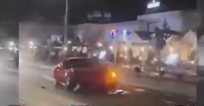ΠΑΦΟΣ: Ενοικιαζόμενο όχημα συγκρούστηκε με Ferrari California στη Λεωφόρο Τάφοι των Βασιλέων – Σκηνές αναστάτωσης αργά το βράδυ-(Βίντεο)