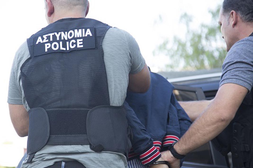 ΛΕΜΕΣΟΣ: Σύλληψη 40χρονου για διαρρήξεις κατοικιών – Στην κατοχή του κλοπιμαία και πλαστά διαβατήρια