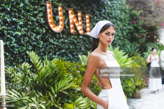 &Eta; Kaia Gerber &phi;ό&rho;&epsilon;&sigma;&epsilon; Calvin Klein Collection &sigma;&tau;&omicron; Summer Uni Party