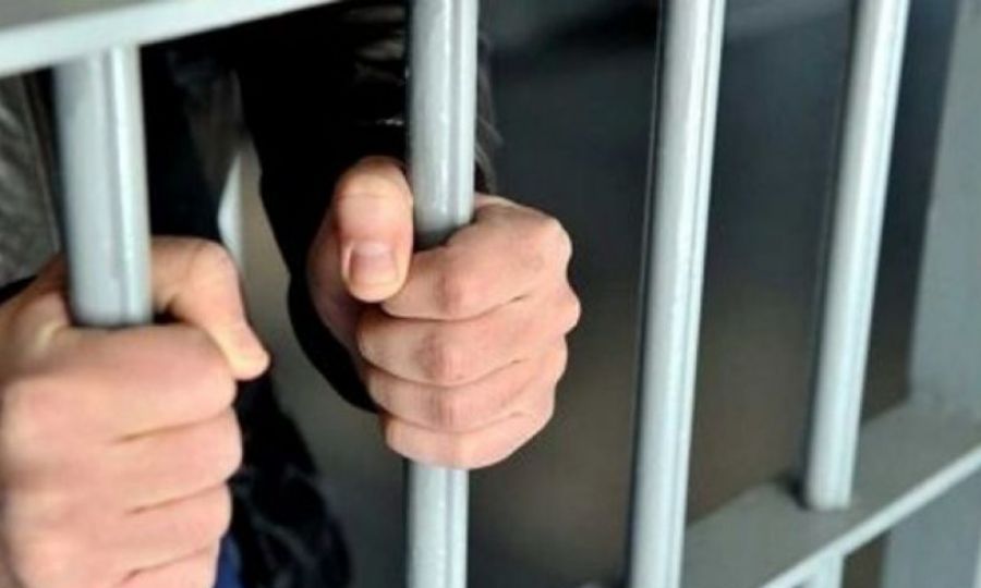 Η ΖΩΗ ΠΙΣΩ ΑΠ’ ΤΑ ΚΑΓΚΕΛΑ: Τσιγάρα, ουσίες και σιωπηλοί φόβοι