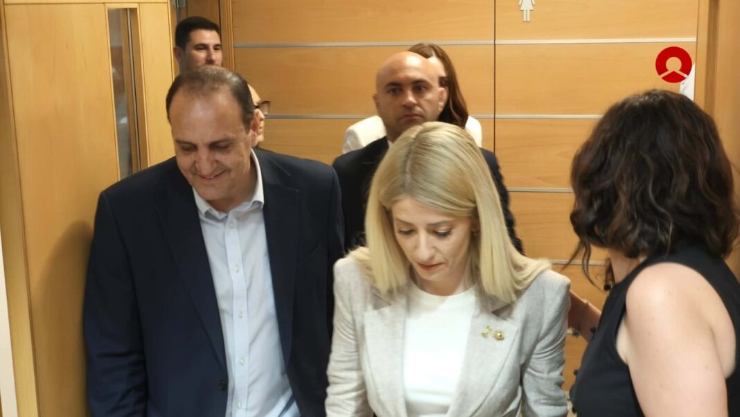 Ο ΑΠΟΗΧΟΣ ΤΗΣ ΕΠΑΝΕΚΛΟΓΗΣ ΑΝΝΙΤΑΣ ΔΗΜΗΤΡΙΟΥ: Ευχές, δεσμεύσεις και αιχμές