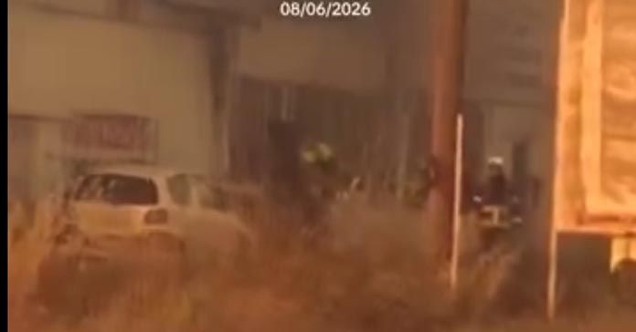 ΚΟΚΚΙΝΟΤΡΙΜΙΘΙΑ: Στιγμές αγωνίας από τη μεγάλη πυρκαγιά σε συνεργείο βαφής οχημάτων- (Βίντεο)