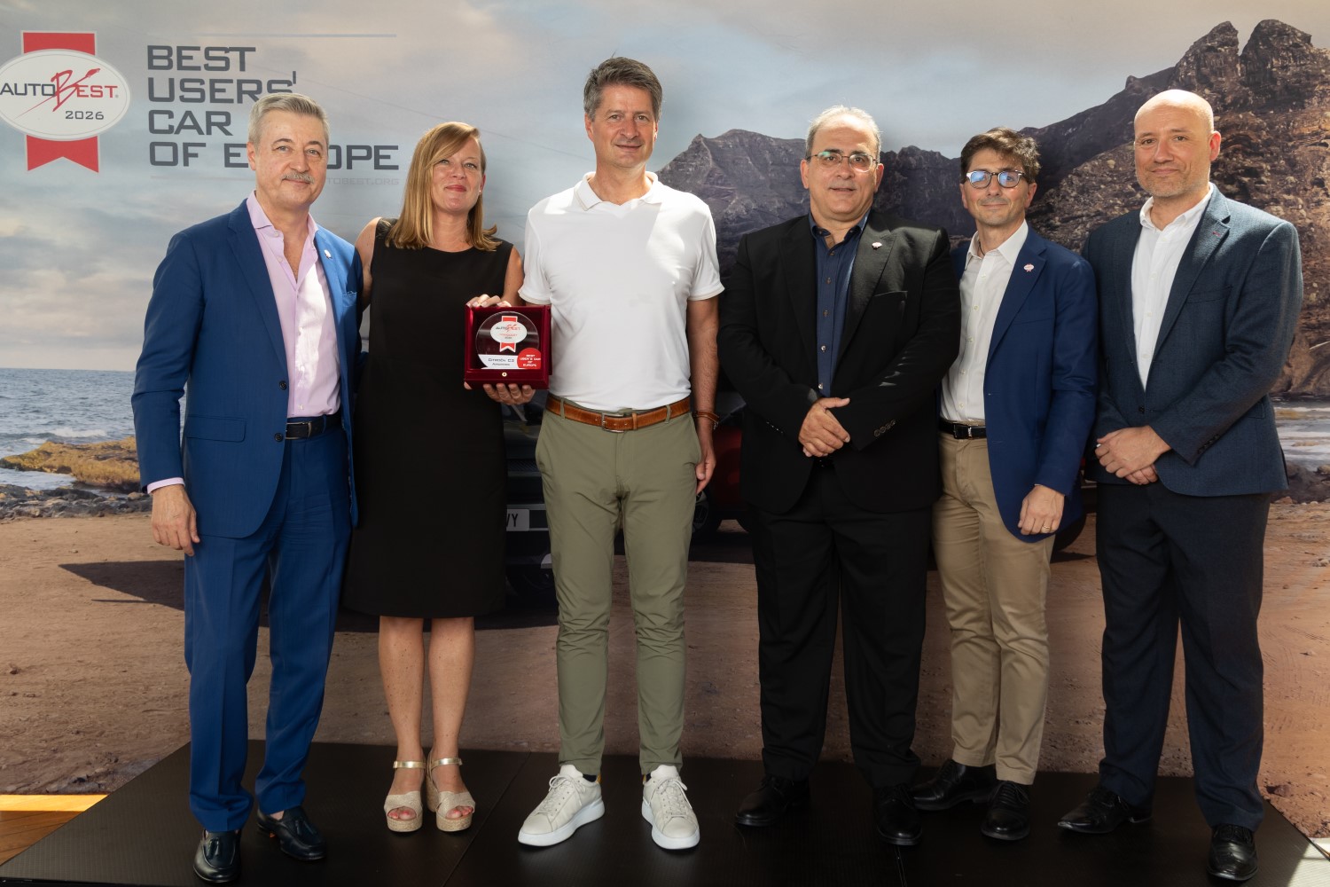 CITRO&Euml;N C3 AIRCROSS: &Pi;&alpha;&rho;&alpha;&lambda;&alpha;&mu;&beta;ά&nu;&epsilon;&iota; &tau;&omicron; &beta;&rho;&alpha;&beta;&epsilon;ί&omicron; &laquo;AUTOBEST Best Users&rsquo; Car&raquo;