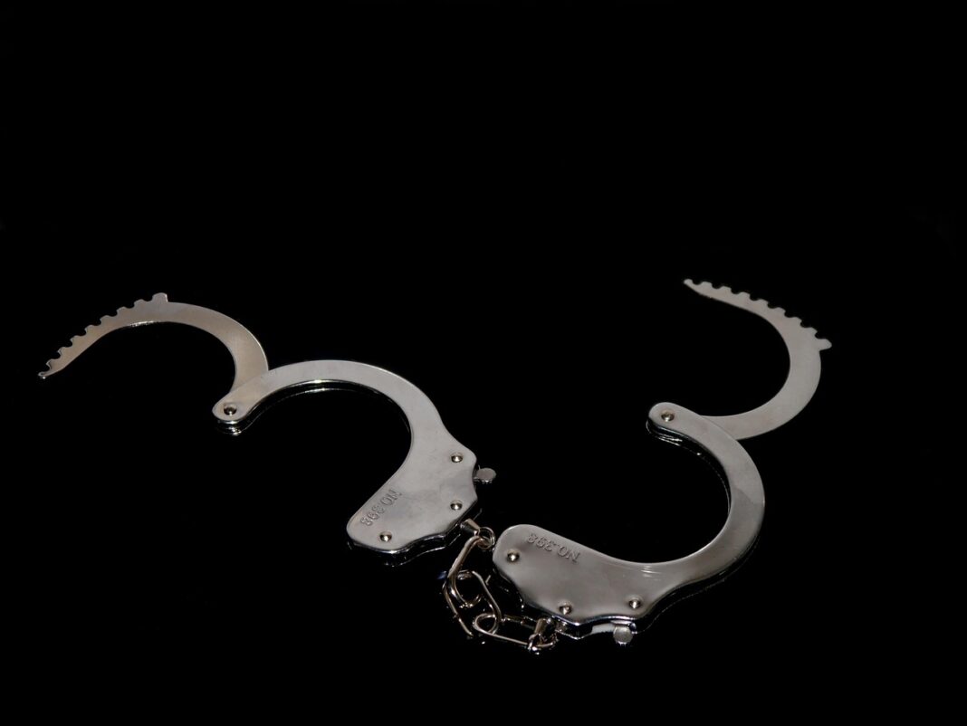 ΛΑΡΝΑΚΑ: Χειροπέδες σε 38χρονο που καταζητείτο για υπόθεση με όπλο και εκρηκτικά