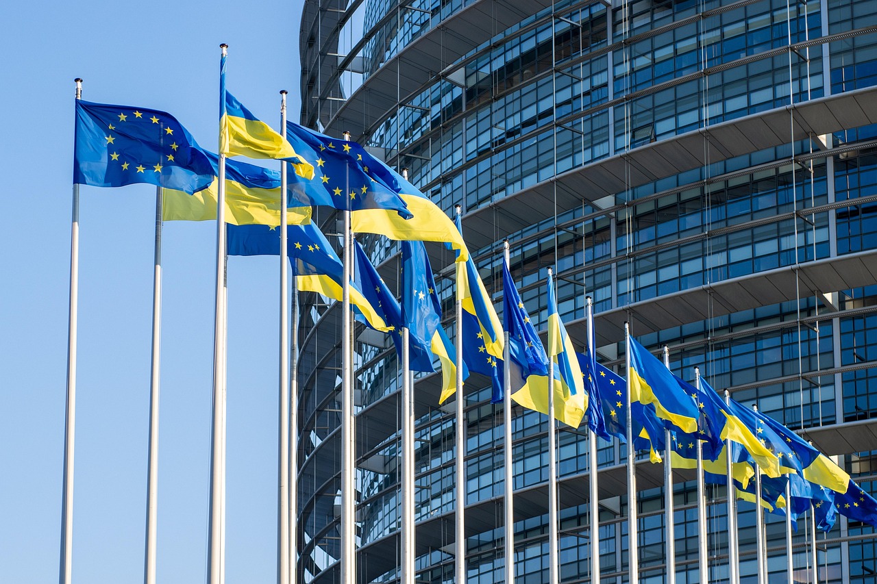 &Eta; &Pi;&Omicron;&Rho;&Epsilon;&Iota;&Alpha; &Tau;&Eta;&Sigma; &Theta;&Alpha;&lambda;&Epsilon;&Iota;&Alpha; 2021-2027: &Sigma;&tau;&omicron; &epsilon;&pi;ί&kappa;&epsilon;&nu;&tau;&rho;&omicron; &tau;&eta;&sigmaf; &alpha;&xi;&iota;&omicron;&lambda;ό&gamma;&eta;&sigma;&eta;&sigmaf; &tau;&eta;&sigmaf; &Epsilon;&upsilon;&rho;&omega;&pi;&alpha;ϊ&kappa;ή&sigmaf; &Epsilon;&pi;&iota;&tau;&rho;&omicron;&pi;ή&sigmaf;