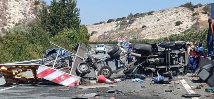 ΣΟΒΑΡΟ ΤΡΟΧΑΙΟ ΣΤΟ ΑΥΤΟΚΙΝΗΤΟΔΡΟΜΟ ΛΕΜΕΣΟΥ-ΠΑΦΟΥ: Έκλεισε ο δρόμος μετά από σύγκρουση με όχημα οδικών έργων στον Παραμάλι-(Βίντεο)