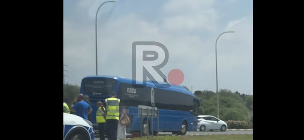 ΑΓΙΑ ΝΑΠΑ: Σύγκρουση ενοικιαζόμενου οχήματος με λεωφορείο της OSEA στον κυκλικό κόμβο -(Βίντεο)
