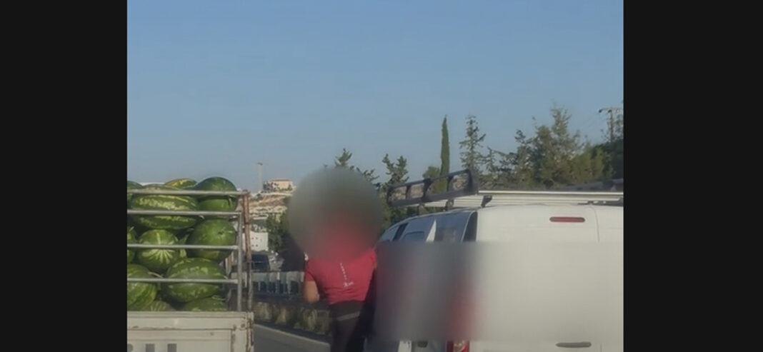 ΕΝΑ ΚΑΡΠΟΥΖΙ ΤΟΥΣ ΒΓΗΚΕ ΞΙΝΟ…Το Καλοκαιρινό φρούτο που κόστισε ακριβά – Δείτε το βίντεο