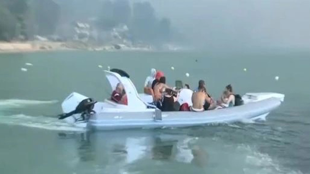 ΦΩΤΙΑ ΣΤΗΝ ΧΑΛΚΙΔΙΚΗ: Σε ύφεση το πύρινο μέτωπο – Πάνω από 400 άνθρωποι απομακρύνθηκαν δια θαλάσσης, τραυματίστηκαν πυροσβέστες-Πώς ξεκίνησε η φωτιά