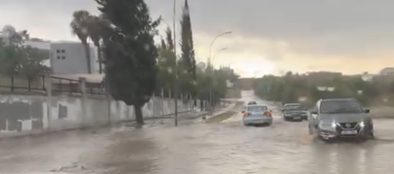 &Lambda;&Epsilon;&Upsilon;&Kappa;&Omega;&Sigma;&Iota;&Alpha;: &Omicron;&iota; &pi;&rho;ώ&tau;&epsilon;&sigmaf; &beta;&rho;&omicron;&chi;έ&sigmaf; έ&phi;&epsilon;&rho;&alpha;&nu; &pi;&lambda;&eta;&mu;&mu;ύ&rho;&epsilon;&sigmaf; &kappa;&alpha;&iota; &pi;&rho;&omicron;&beta;&lambda;ή&mu;&alpha;&tau;&alpha; &ndash; &Pi;ό&tau;&epsilon; &theta;&alpha; &kappa;&alpha;&theta;&alpha;&rho;&iota;&sigma;&tau;&omicron;ύ&nu; &omicron;&iota; &sigma;&chi;ά&rho;&epsilon;&sigmaf; &tau;&omega;&nu; &delta;&rho;ό&mu;&omega;&nu;;- (&Beta;ί&nu;&tau;&epsilon;&omicron;+&Phi;ώ&tau;&omicron;)