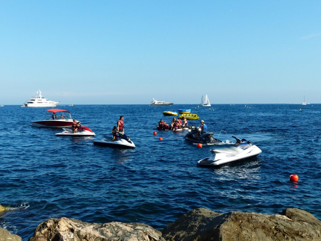 ΠΡΩΤΑΡΑΣ: Θαλάσσιο ατύχημα με jet ski – Τραυματίστηκαν παιδί και ενήλικας