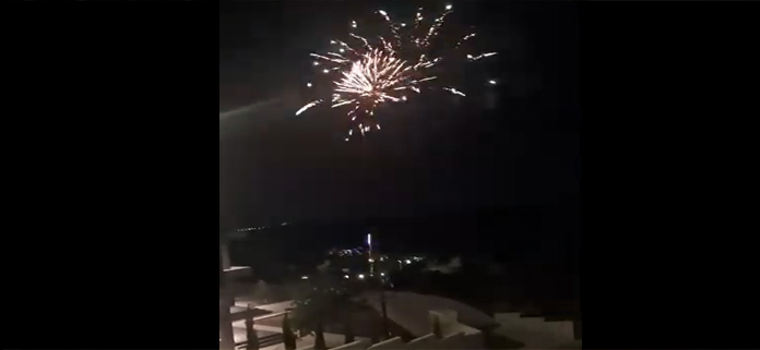 ΜΟΣΦΙΛΩΤΗ: Πυροτεχνήματα μέσα στα πεύκα εν μέσω πύρινου συναγερμού – Έντονες αντιδράσεις πολιτών-(Βίντεο)