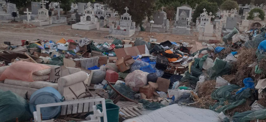 ΛΕΜΕΣΟΣ: Σκουπίδια με φόντο το κοιμητήριο Σφαλαγγιώτισσας – Καθαρίζουν και σε τρεις μέρες ξαναγεμίζει ο χώρος-(Φώτο)