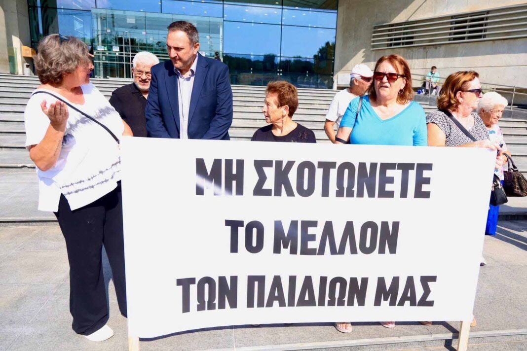 «ΟΧΙ» ΣΤΑ ΑΣΦΑΛΤΙΚΑ ΑΠΟ ΟΚΤΩ ΚΟΙΝΟΤΗΤΕΣ: – Διαμαρτυρία έξω από το Ανώτατο, επιφύλαξε απόφαση το Δικαστήριο