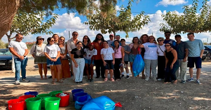 ΑΠΟΓΟΗΤΕΥΤΙΚΗ ΕΙΚΟΝΑ: 18 κιλά σκουπίδια σε 20 λεπτά στην παραλία Γεροσκήπου – Βρέθηκαν 2.000 αποτσίγαρα