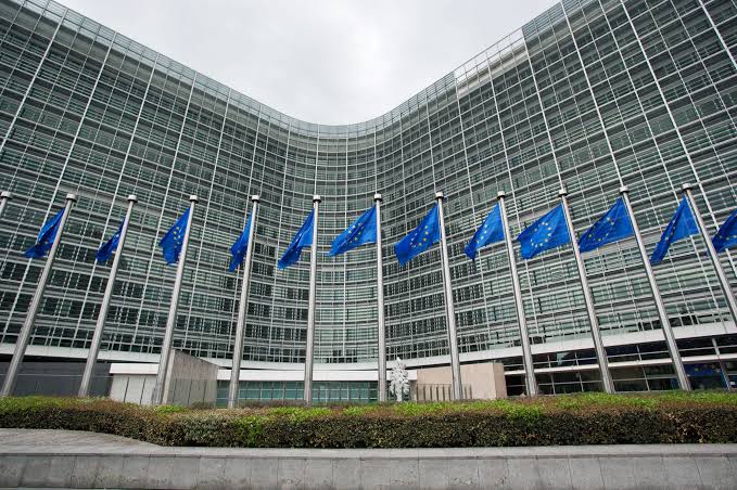Η Ευρωπαϊκή Επιτροπή ενώπιον των αποτελεσμάτων της διαβούλευσης για τα προϊόντα καπνού
