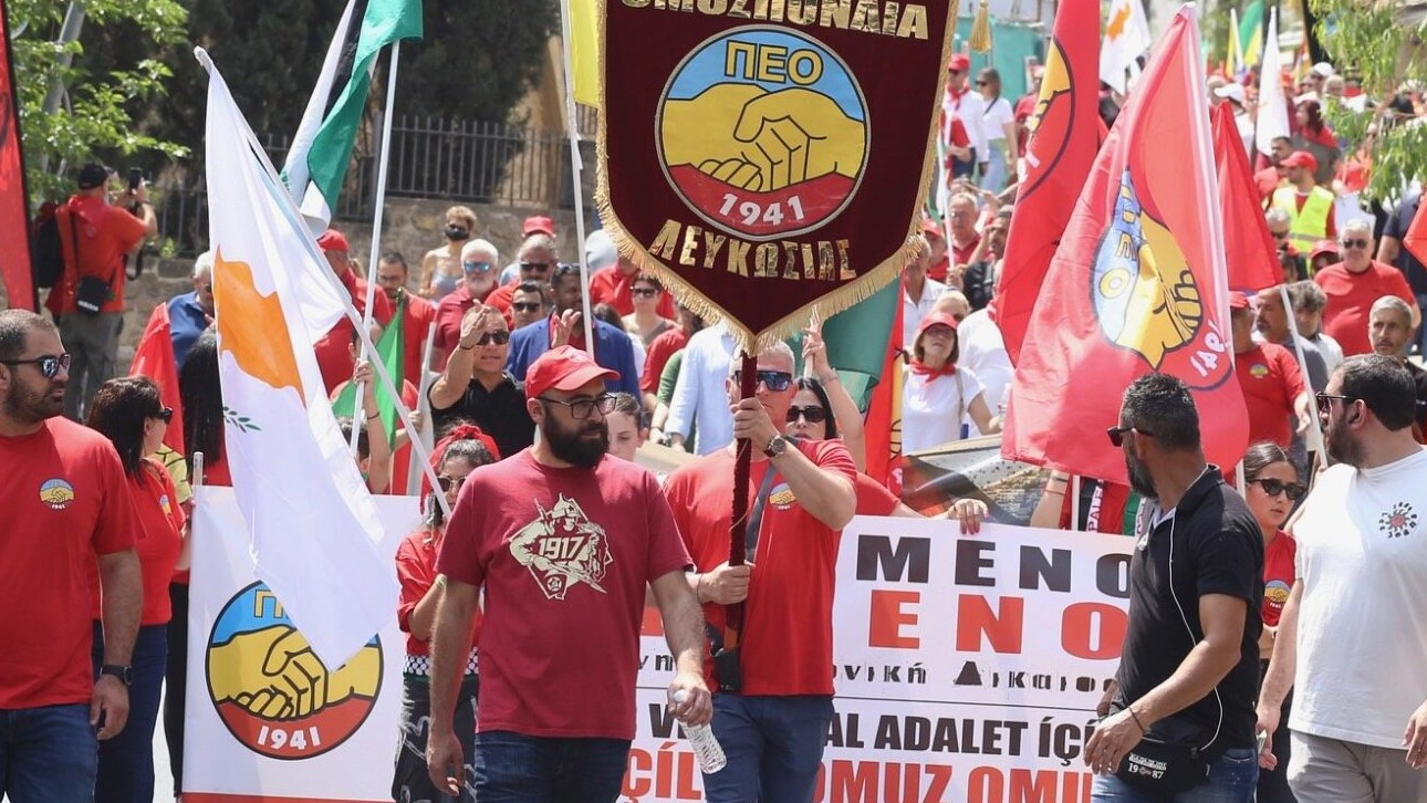 ΚΑΥΣΙΜΑ ΚΑΙ ΑΚΡΙΒΕΙΑ ΣΤΟ ΕΠΙΚΕΝΤΡΟ: Στους δρόμους οι πολίτες σε διαμαρτυρία έξω από το Υπουργείο Οικονομικών ΚΑΥΣΙΜΑ ΚΑΙ ΑΚΡΙΒΕΙΑ ΣΤΟ ΕΠΙΚΕΝΤΡΟ: Στους δρόμους οι πολίτες σε διαμαρτυρία έξω από το Υπουργείο Οικονομικών