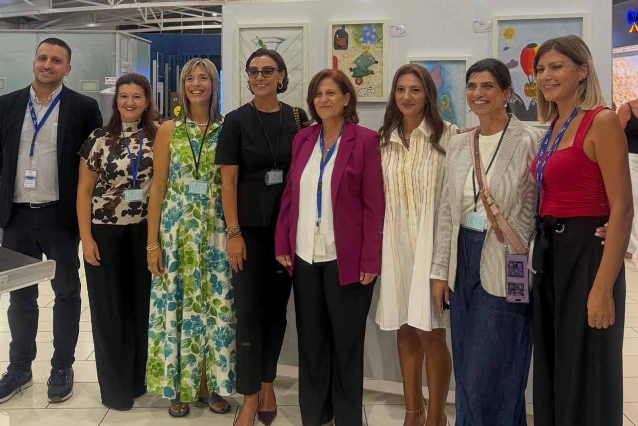 «ΜΕ ΜΙΑ ΧΡΥΣΗ ΚΟΡΔΕΛΑ»: Οι ζωγραφιές των παιδιών ταξιδεύουν από το Αεροδρόμιο Λάρνακας «ΜΕ ΜΙΑ ΧΡΥΣΗ ΚΟΡΔΕΛΑ»: Οι ζωγραφιές των παιδιών ταξιδεύουν από το Αεροδρόμιο Λάρνακας