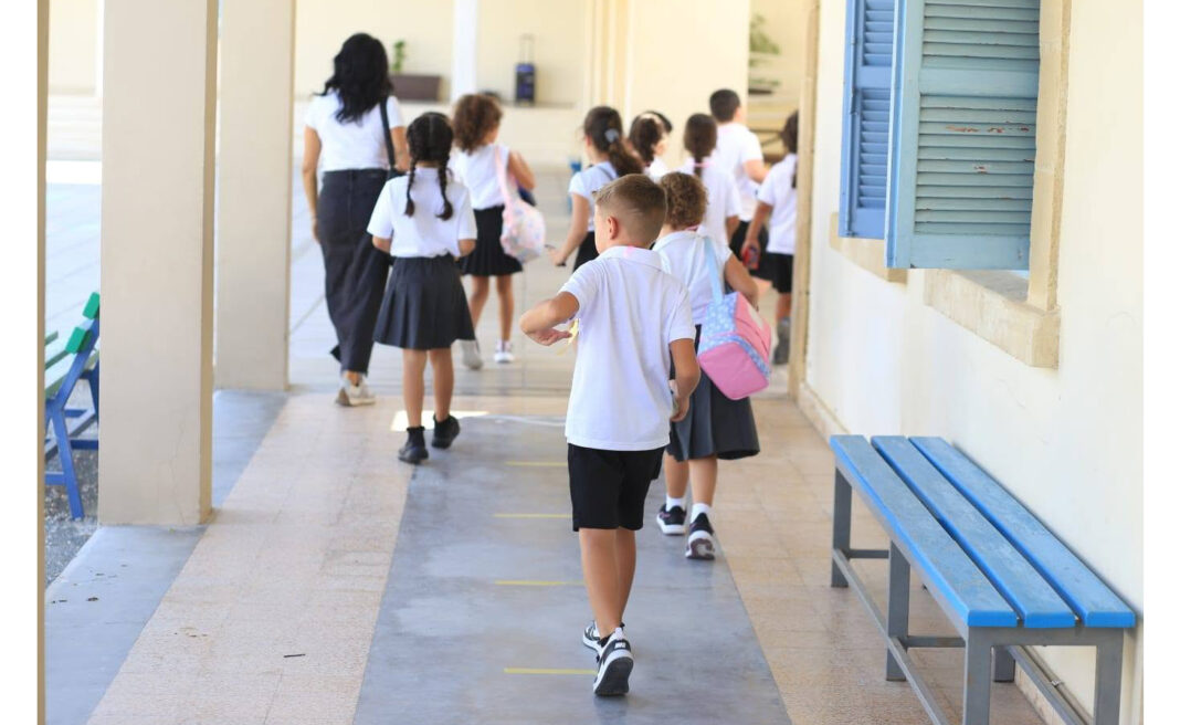 ΠΡΩΤΟ ΚΟΥΔΟΥΝΙ: 52.186 μαθητές στους δρόμους – Στα σχολεία ο Χριστοδουλίδης, στο «κόκκινο» η πρωινή κίνηση