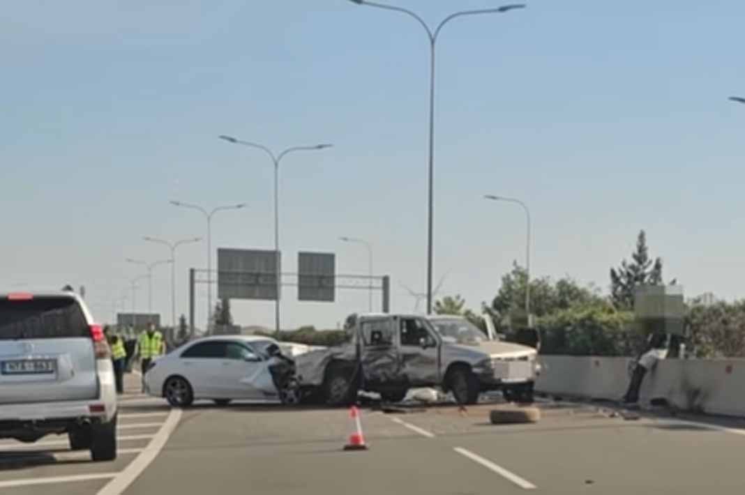 ΛΑΡΝΑΚΑ-ΑΓΙΑ ΝΑΠΑ: Εικόνες από το σοβαρό τροχαίο στον αυτοκινητόδρομο– Μεγάλες ζημιές σε οχήματα-(Βίντεο)