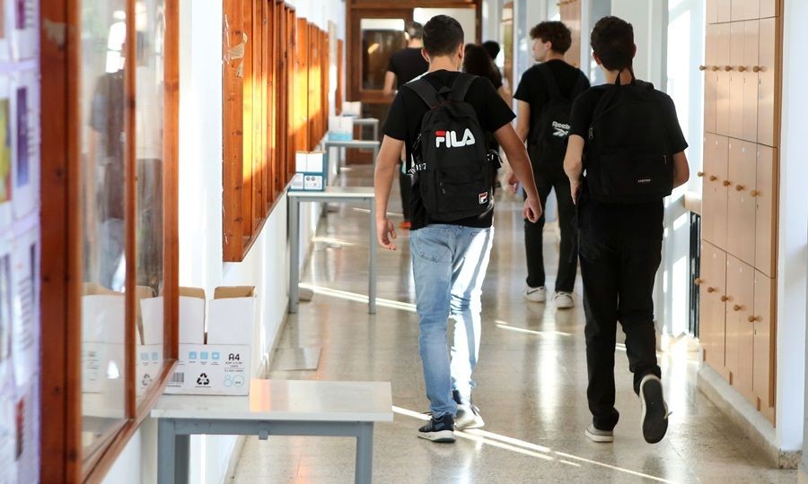 ΣΧΟΛΕΙΑ ΕΛΕΥΘΕΡΗΣ ΑΜΜΟΧΩΣΤΟΥ: Χωρίς στέγαστρο οι μαθητές, με ελλείψεις προσωπικού η Σχολική Εφορεία